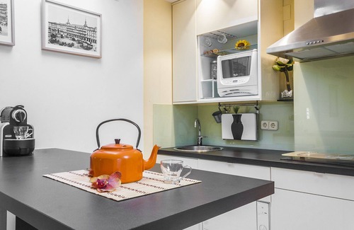 Palacio Apartment | A hottie in the heart of Madrid