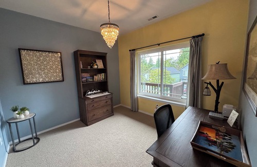 Bull Mountain House | A House On Catalinan3-bedroom townhome in Tigard, OR w/AC, WiFi, patio & grill