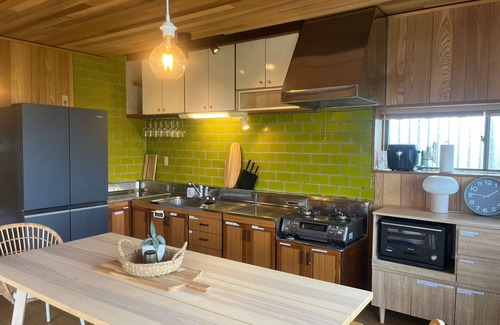 Oamishirasato Villa | A house with a large garden and a detached house.