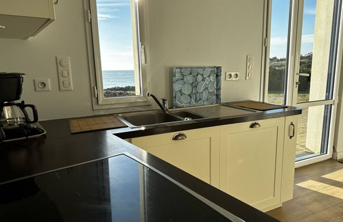 Plouhinec House | A house with the ocean at the end of the garden