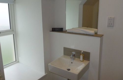 Margate Old Town Cottage | A john o'groat that sleeps 2 guests in 1 bedroom