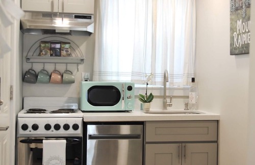 SeaTac Apartment | A Journey tucked in a quaint annex studio. Easy departure minutes from airport.