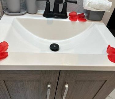 Sunrise Manor Apartment | A Joyful Unit Stay Awaits