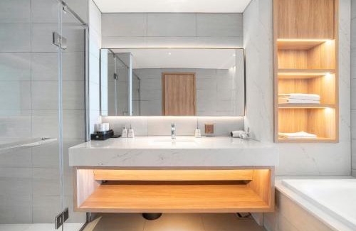 Ha Long Apartment | À La Carte High floor, luxury bay view
