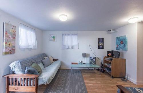 Eastlake Apartment | A-Lake Union One Br Apartment- Sleep 4
