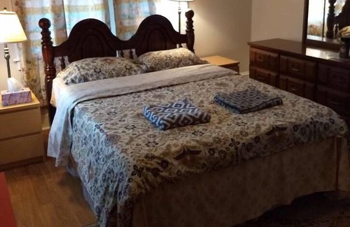 Harrisburg - Hershey Apartment | A LARGE FURNISHED Guest Room W Bath. NO SHARES. 10 minutes to Capitol.
