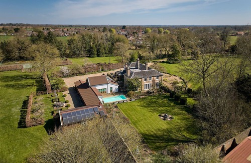 Great Hockham Cottage | A large group retreat that sleeps 15 guests in 8 bedrooms