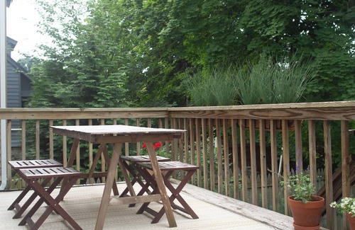 Kingston House | A light and spacious house with deck in the heart of historic Kingston