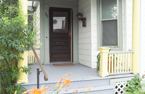 Kingston House | A light and spacious house with deck in the heart of historic Kingston
