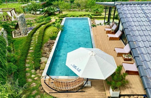 Luong Son Hotel | A Little Hill Retreat
