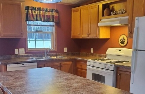 Phillips House | A Little Slice of Heaven | 3 Bed, 2 Bath