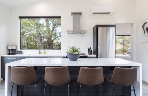 Yucca Valley House | 🌵A Little Tish - Secluded Stargazers Getaway with Hot Tub, BBQ & Game Room🌵