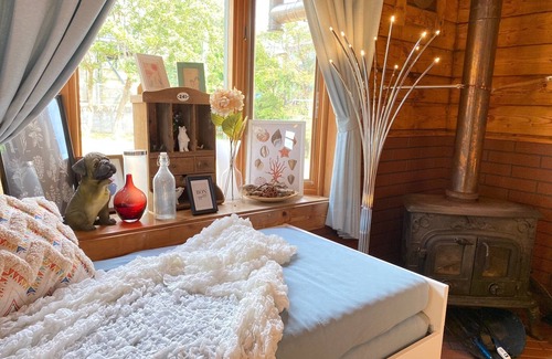 Higashiizu House | A log house with a cute southern French interior /Kamo-gun Shizuoka