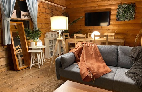 Higashiizu House | A log house with a cute southern French interior /Kamo-gun Shizuoka
