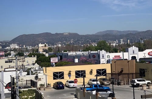 La Brea House | A lovely room with a private bathroom by the Grove