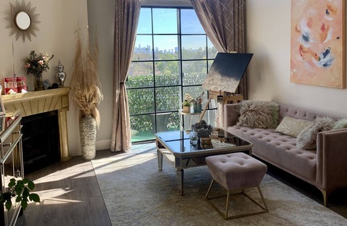 La Brea House | A lovely room with a private bathroom by the Grove