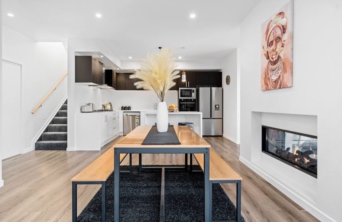 Frankton House | A LUCKIE CHARM - 5-BEDROOM TOWNHOUSE