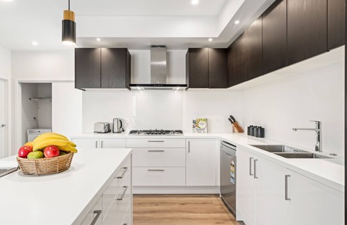 Frankton House | A LUCKIE CHARM - 5-BEDROOM TOWNHOUSE