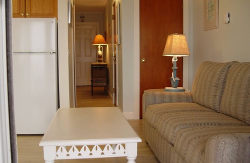North Truro Apartment | A'Lure'N Beachfront Unit B overlooking the Bay