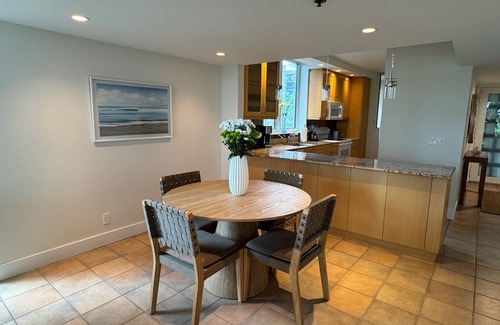 Longboat Key Condo | A Lush + Tropical Beachside Sanctuaryn2BR/2BA Condo w/Fully Equipped Kitchen