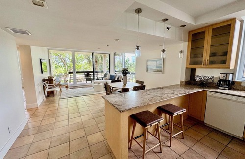 Longboat Key Condo | A Lush + Tropical Beachside Sanctuaryn2BR/2BA Condo w/Fully Equipped Kitchen