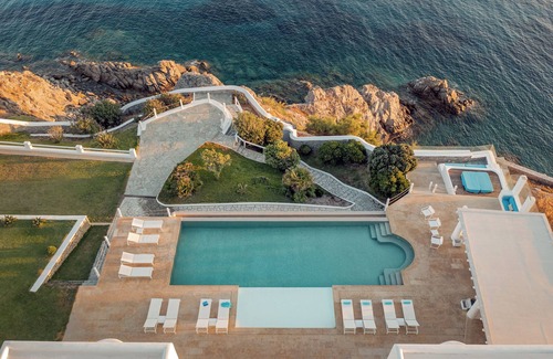 Agios Stefanos Villa | A luxurious haven of beachfront comfort and elegance!