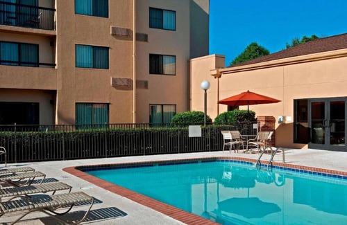 University Place House | A Luxurious Retreat for Romantic Couples!