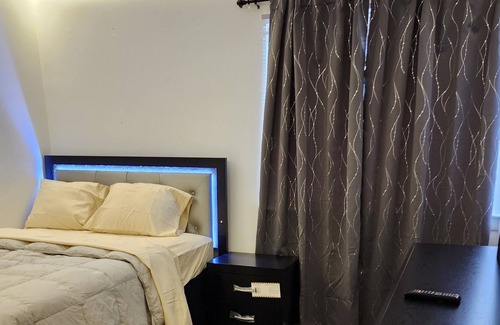 Woodlawn Apartment | A luxury Room