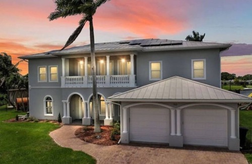 River Park House | A Luxury Waterfront Estate with Cinema, Pool & Kayaks!