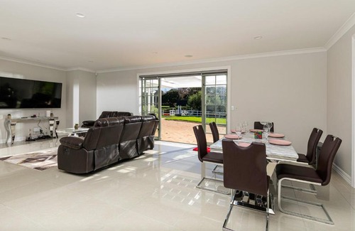 Papakura Villa | A Majestic Slice of Heaven