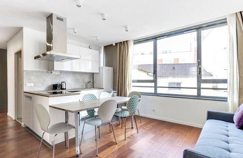 Quartier de la Chapelle Apartment | A Modern 2/3 BDR with parking at La Chapelle