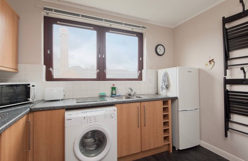 Bonnington Apartment | A modern 2-bedroom apartment in a quiet neighbourhood . Sleeps 4