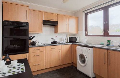 Bonnington Apartment | A modern 2-bedroom apartment in a quiet neighbourhood . Sleeps 4