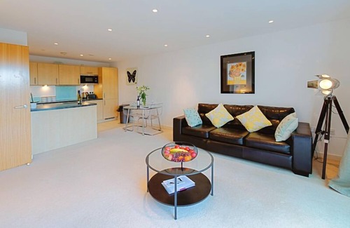 Portsmouth Apartment | A modern apartment, equipped with everything for a comfortable stay