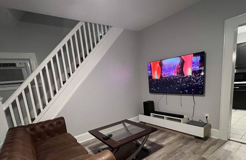 Lyndhurst House | A modern home closer to NYC and EWR airport