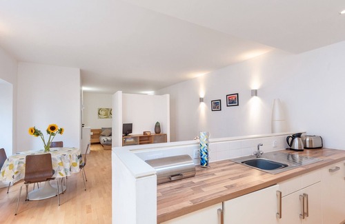 Old Town Apartment | A modern one-bed apartment located in the heart of Edinburgh's Grassmarket. Sleeps 2