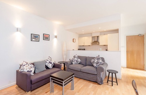 Old Town Apartment | A modern one-bed apartment located in the heart of Edinburgh's Grassmarket. Sleeps 2