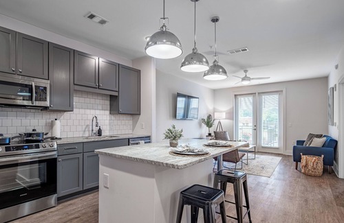Peachtree Corners Apartment | A Modern Stay near I-85,I-285,and I-400