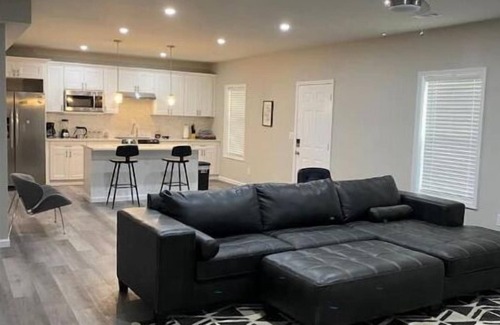Loganville House | A Modern Two Bedrooms Retreat!