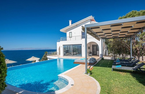 Stavros Villa | A modern villa with pool, jacuzzi, sauna and gym and breathtaking sea view