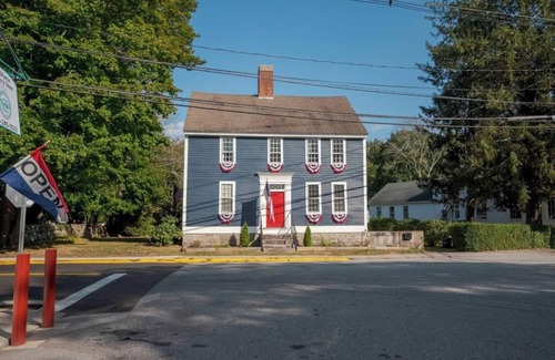 Stonington House | A Mystic Stay as Sweet as Apple Pie!