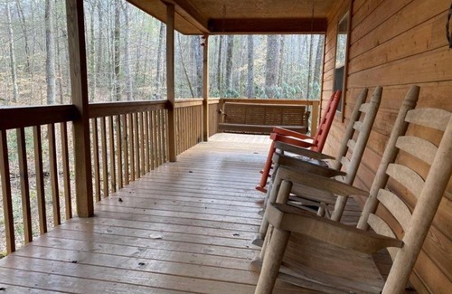 Cosby House | A Nature's Delight - 3 Bedrooms, 2 Baths, Sleeps 6 cabin