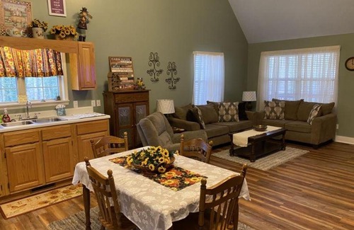 Cosby House | A Nature's Delight - 3 Bedrooms, 2 Baths, Sleeps 6 cabin