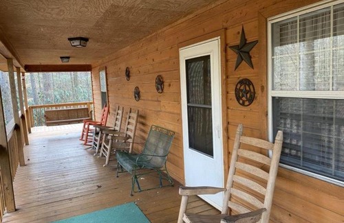 Cosby House | A Nature's Delight - 3 Bedrooms, 2 Baths, Sleeps 6 cabin