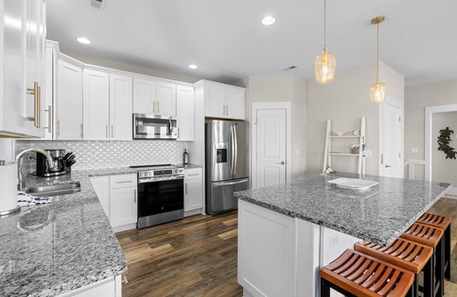 Surf City House | A Nauti Sunset 4 BD 3.5 BA Amazing Intracoastal Waterway Views & Elevator
