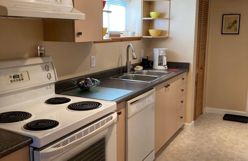Oaklands House | A neighbourly welcome to the real Victoria: uni, theatre, hospital, shops & more