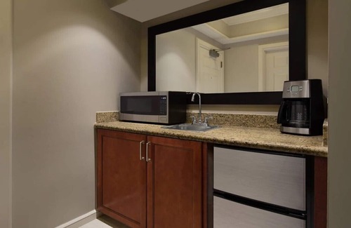 Barrier Island Hotel | A Night Away at the Marriott Beach Place Towers - Pool, Hot Tub, Beach, Gym