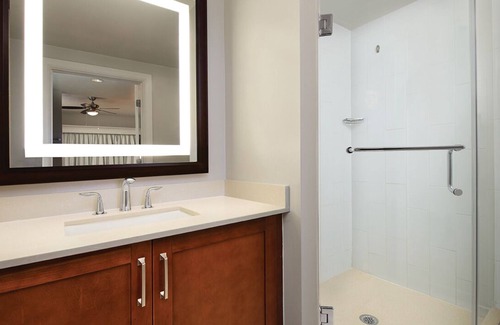 Barrier Island Hotel | A Night Away at the Marriott Beach Place Towers - Pool, Hot Tub, Beach, Gym