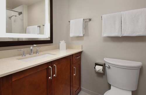 Barrier Island Hotel | A Night Away at the Marriott Beach Place Towers - Pool, Hot Tub, Beach, Gym