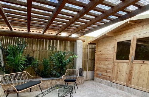 Salon-de-Provence Apartment | A Night in Provence Jacuzzi